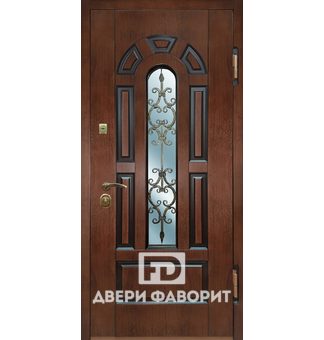 Наружная дверь с кованой решеткой и стеклопакетом