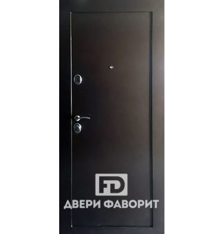 Квартирная дверь с трехконтурным уплотнителем