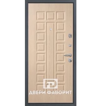 Парадная трёхконтурная дверь в квартиру