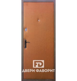 Недорогая одностворчатая дверь с ручкой на планке
