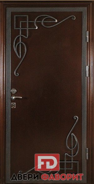 дверь уличная с коваными элементами