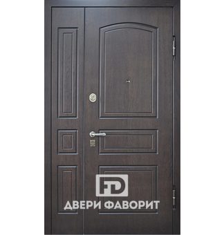 Уличная дверь с боковой вставкой отделанная виноритом